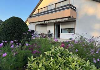 Westansicht mit Garten