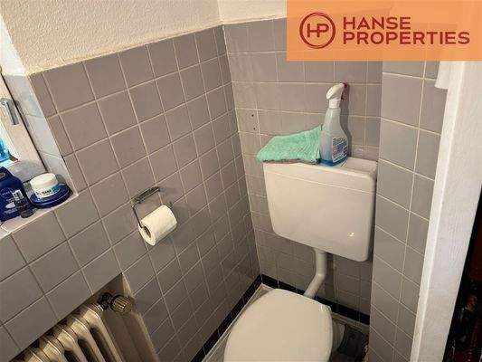 Gäste-WC im Eingangsbereich vorne