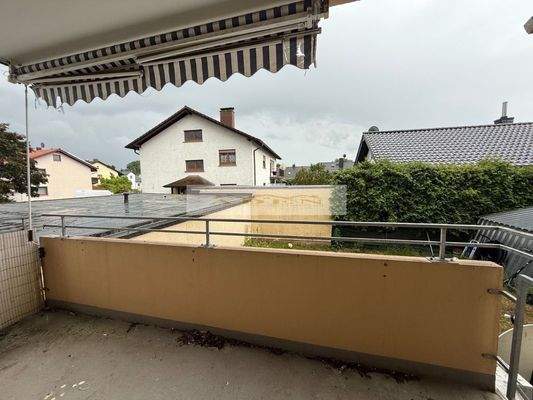 Balkon mit Blick in den Garten