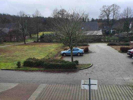 Grundstück + angrenzender Parkplatz.jpeg