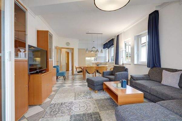 Wohnraum mit offener Küche