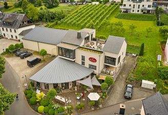Wohnhaus, Laden-Geschäft u. Halle