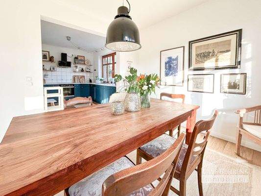 Essbereich mit angrenzender Küche