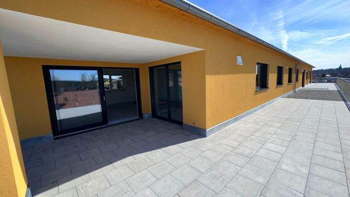 Terrasse und Überdachung