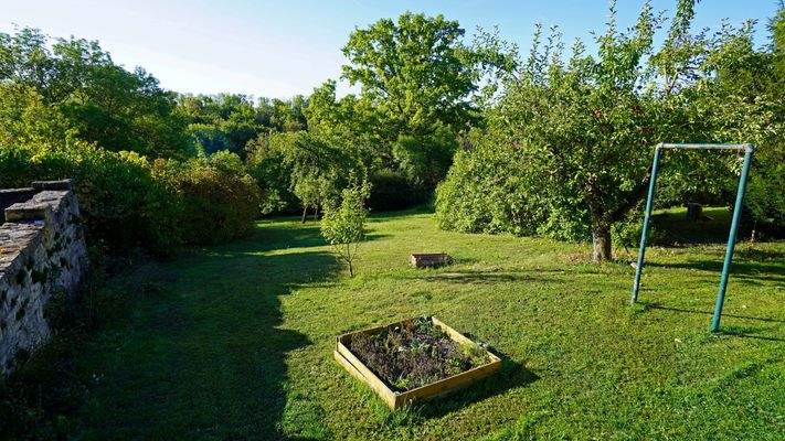 Idylle pur  - mit Obstbaumbestand und viel Platz für Kinder und zum erholen