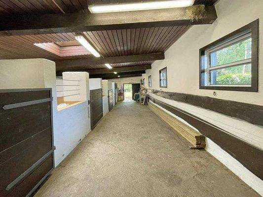 Weitere Boxen im alten Teil der Stallungen