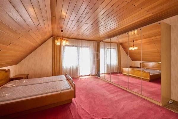 Zimmer 4 mit Zugang zum Balkon im DG