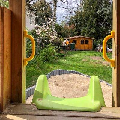 Großer Spielplatz im Garten