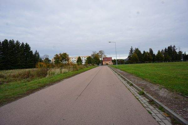 Zufahrt zu dem Objekt (2).JPG