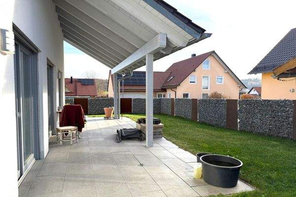 überdachte Außenterrasse