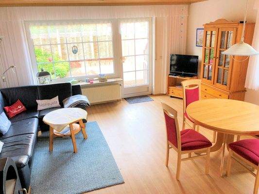 Blick von der Treppe ins Wohnzimmer