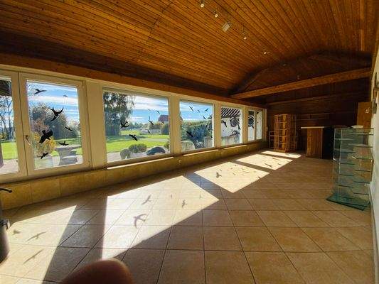 Wintergarten mit Blick auf die Wallfahrtskirche