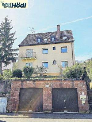 Mehrfamilienhaus mit Doppelgarage in ruhiger Lage