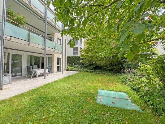 Terrasse mit Zugang zum Garten