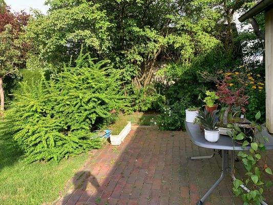 Teilansicht Terrasse u. Garten