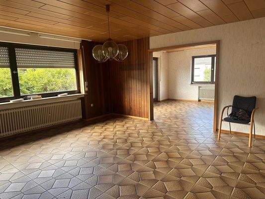 lichtdurchflutetes Wohnzimmer