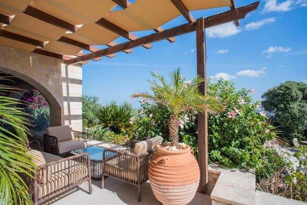 Kreta, Kolymvari: Villa mit Meer- und Bergblick und unabhängigem Apartment zu verkaufen