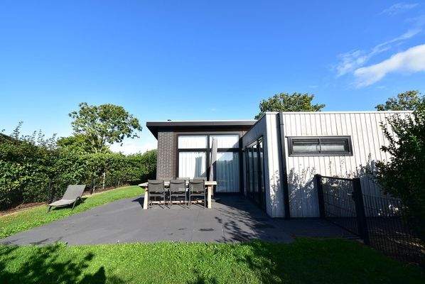 ferienhaus-kaufen-herkingen-modern-terrasse03