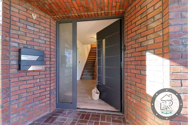 Hauseingang in Ihr Wohnglück