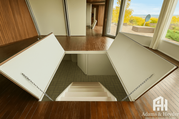 OG zusätzliches Zimmer - Zugang zum Abstellraum (ehemals Schwimmbecken)