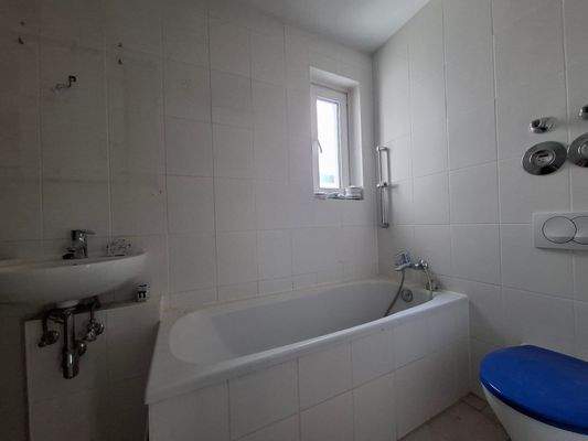 Wannenbad mit Fenster