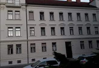 Straßenfassade.jpg