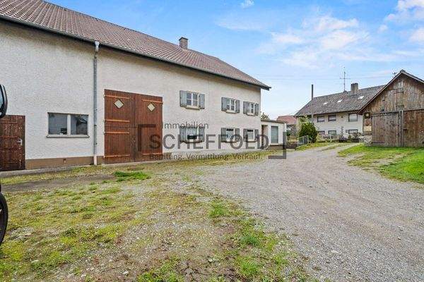 Außenansicht Ökonomiegebäude / Zufahrt