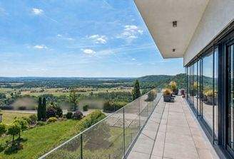 Umlaufende Dachterrasse mit spektakulärem Weitblick