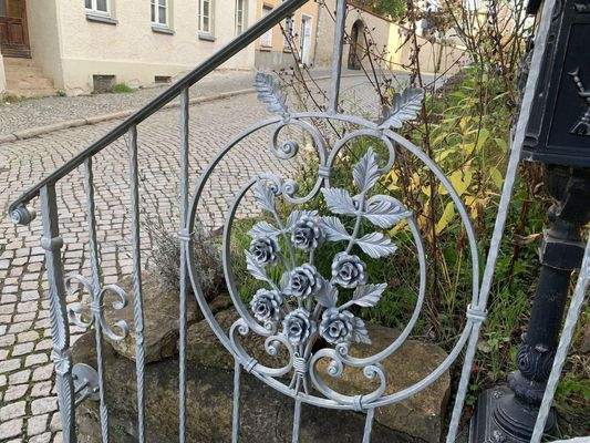 Treppeneingang Straße/Geländer