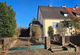 Im Grünen gelegen.