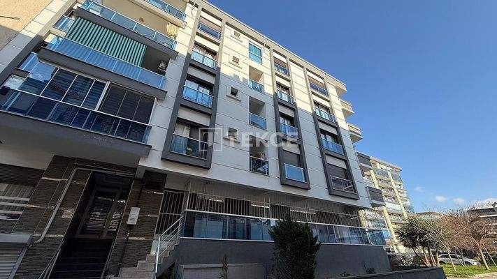 Apartment for Sale with Spacious Balconies in Karşıyaka İzmir