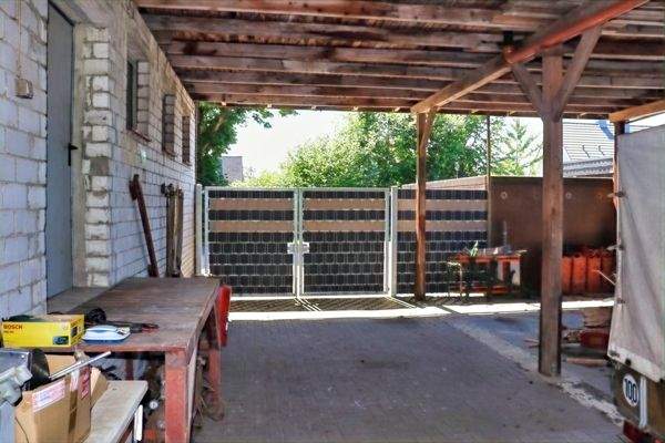 überdachter Lagerplatz