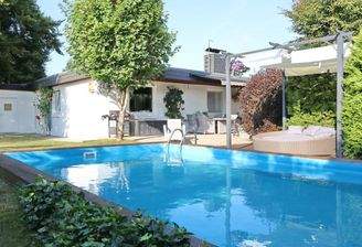 Garten mit Pool