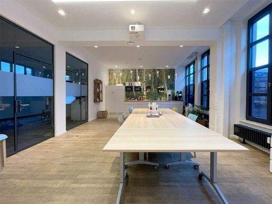 Küche und Besprechungsraum