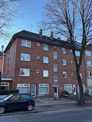 Klassisches Rotklinkergebäude mit 2 Ladenflächen