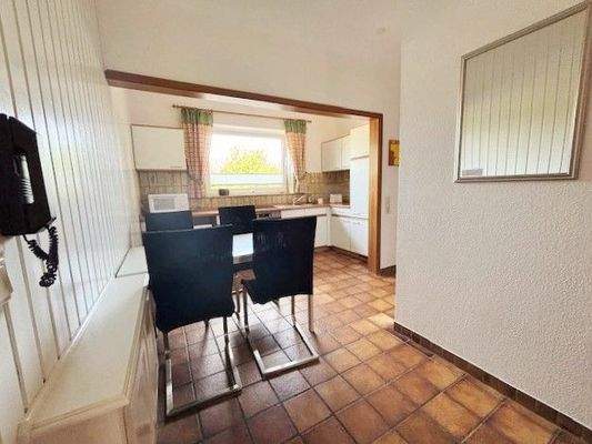 Haus 1: FeWo Nr. 3: Flur mit offener Küche.jpg