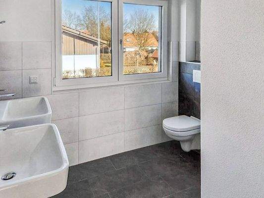 Bad OG mit Doppelwaschbecken