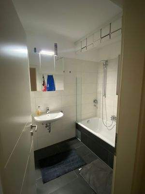 1. OG Bad mit Badewanne.jpg