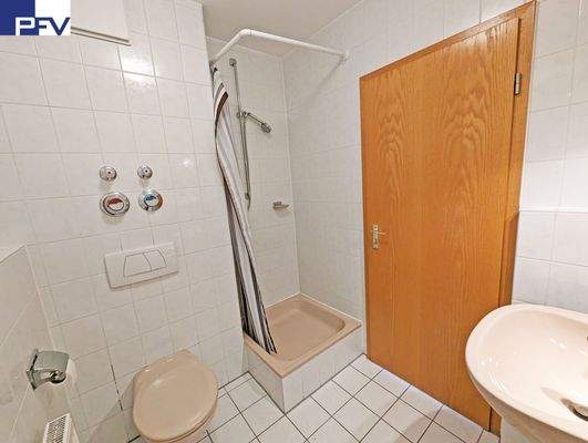 2.OG Bad Referenzeinheit unrenoviert