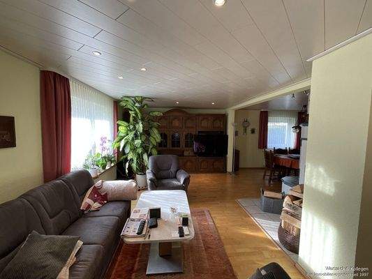 Blick vom Wohnzimmer zum Esszimmer