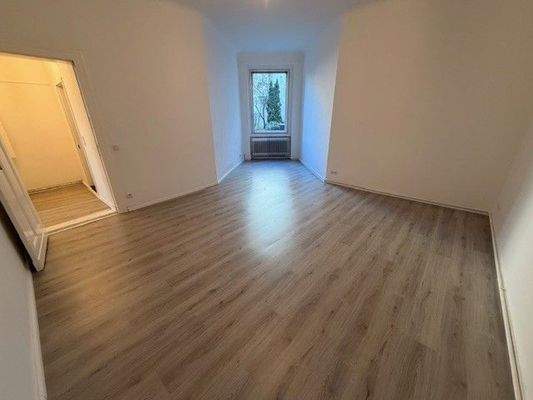 Leerer Raum mit Parkettboden