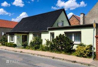 Wohnhaus Straßenansicht