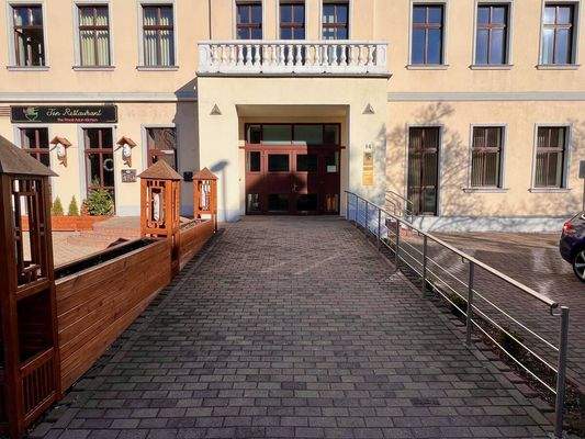 zuwegung Hauptgebäude