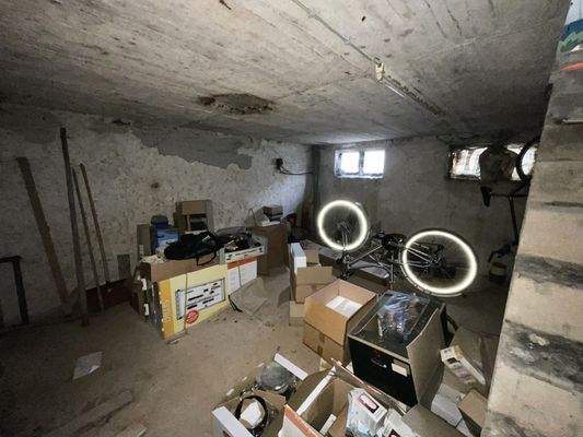 Keller der Garage