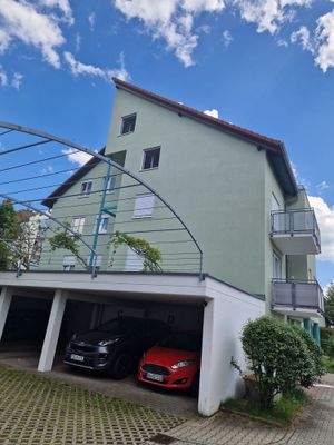 Nordansicht mit Carport