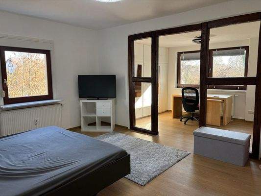 Blick vom Schlafzimmer zur Büroecke