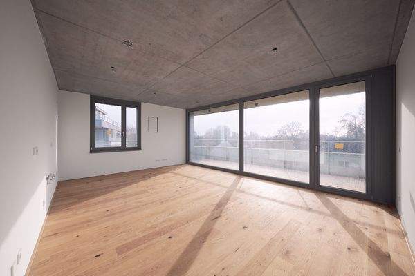 Wohnküche mit Blick zum Balkon - HERDERGÄRTEN 2.4.2