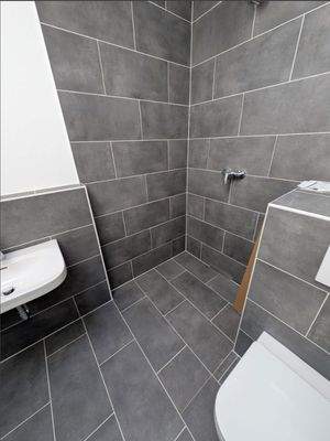 Bad aus dortigem Haus B 