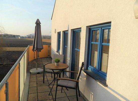 Die Balkonmöbel sind KI generiert