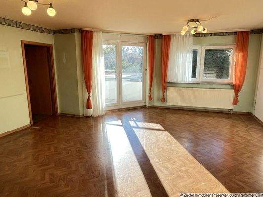 3 Wohn- und Esszimmer